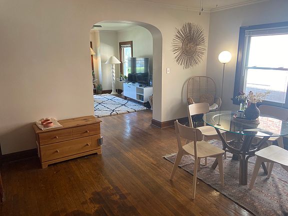 3rd image of 3262 Indianola Ave APT A