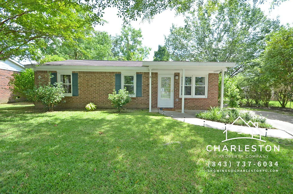 3 bed, 1.0 bath, 929 sqft, $1,850 — Photo 1
