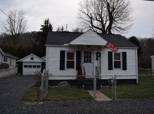 220 Nelson St, Sophia, WV 25921