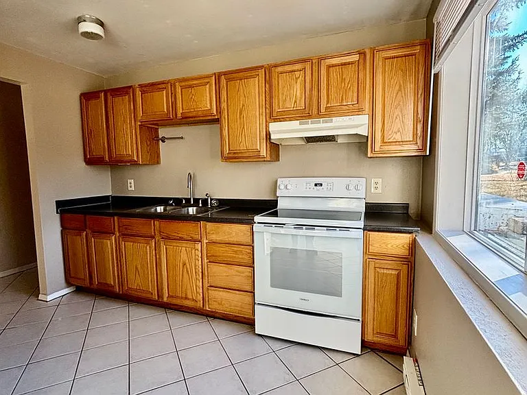 1828 Waukesha Ave — Photo 4