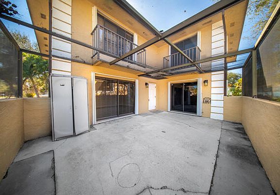 2nd image of 1482 N Lawnwood Circle #31d