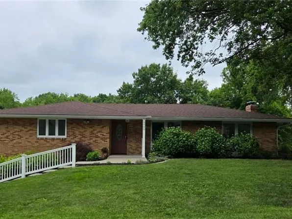 3900 E Hills Dr, Saint Joseph, MO 64503