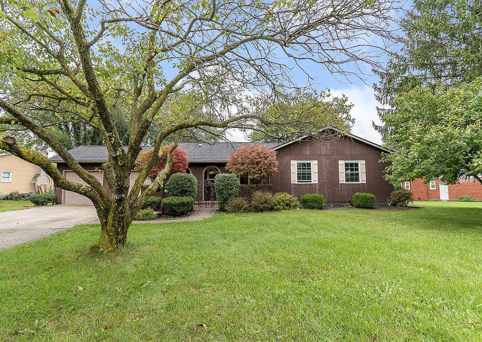 1st image of 52 Cottswold Dr
