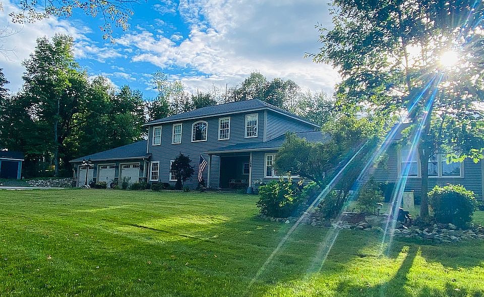 2nd image of 368 N Auburn Rd