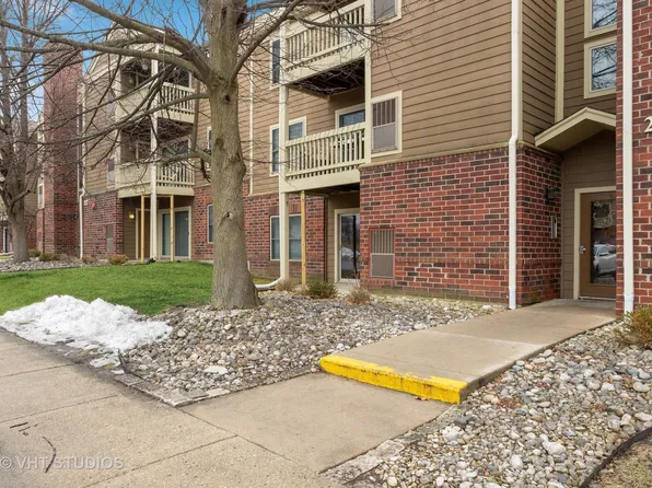 210 Glengarry Dr APT 112, Bloomingdale, IL 60108