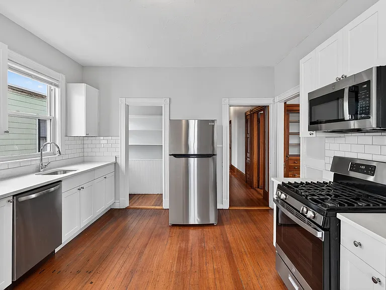 18 Gibson St #3 — Photo 14