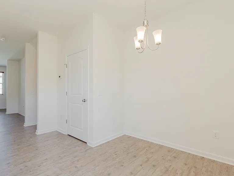 172 Drexel Ct — Photo 17