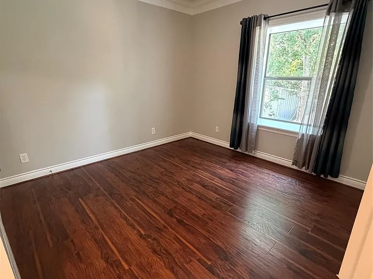 1523 Glen Oaks Dr — Photo 5
