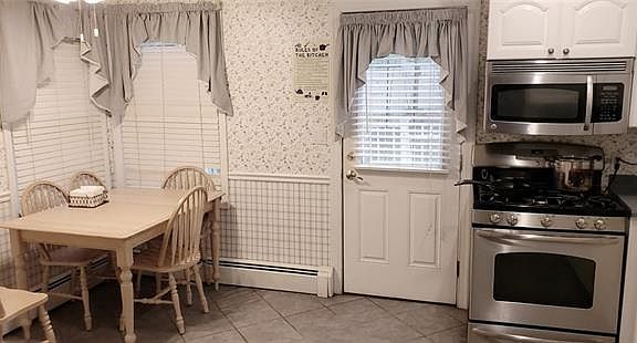 3rd image of 4 Bayberry Dr