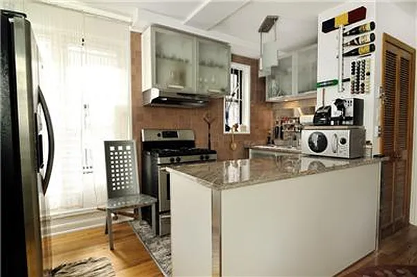 Sold by R New York | media 3