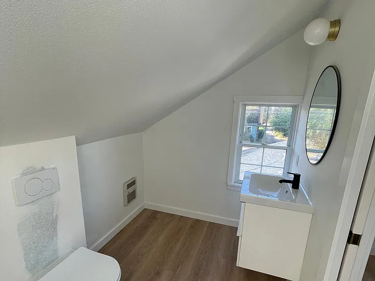 1206 N Anderson St — Photo 13