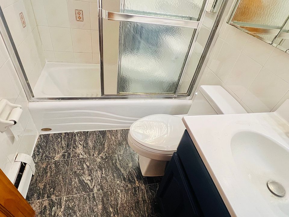 3 bed · 2 bath · 1,200 ft² in Woodside, Queens