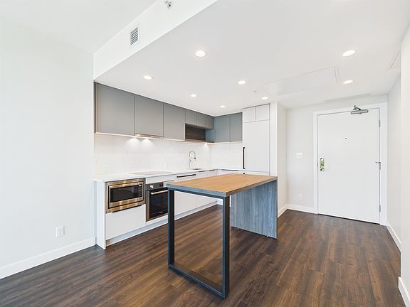 3rd image of 567 Emerson St #2502