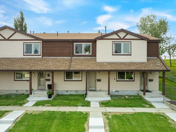 13833 30th St NW #2, Edmonton, AB T5Y 2B2