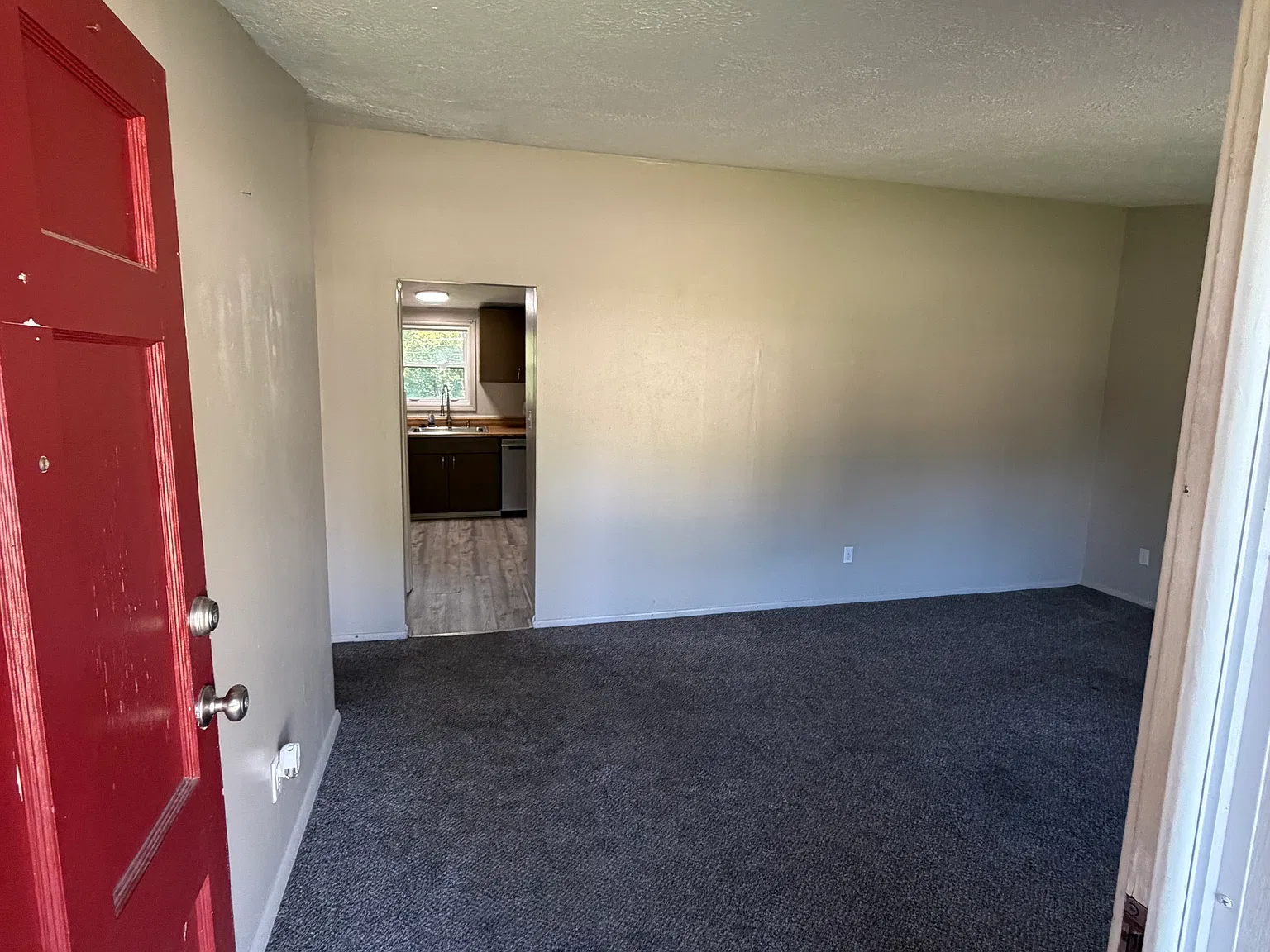 3 bed, 1000 sqft, $2,000 — Photo 4