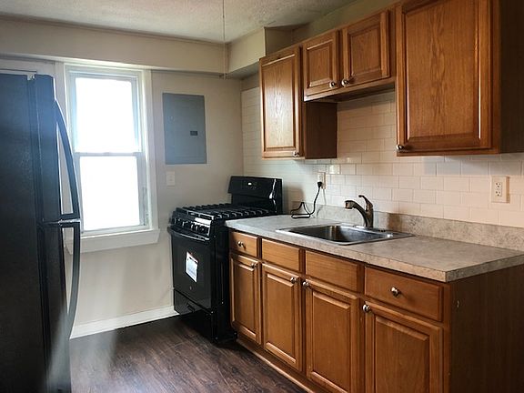 4th image of 115-121 Cobb St #1