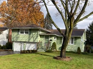 106 Deborah Ln, North Syracuse, NY 13212
