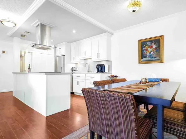 2020 Fullerton Ave #306, North Vancouver, BC V7P 3G3