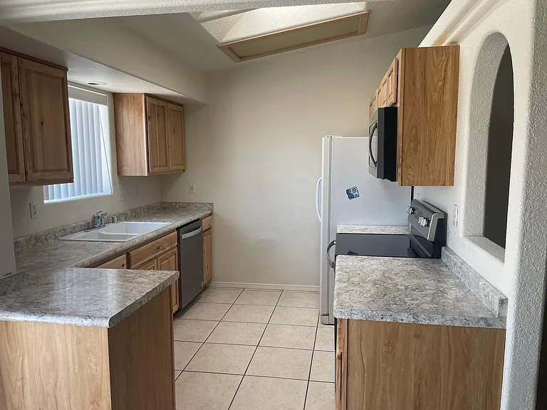 1381 Arroyo Dr — Photo 6