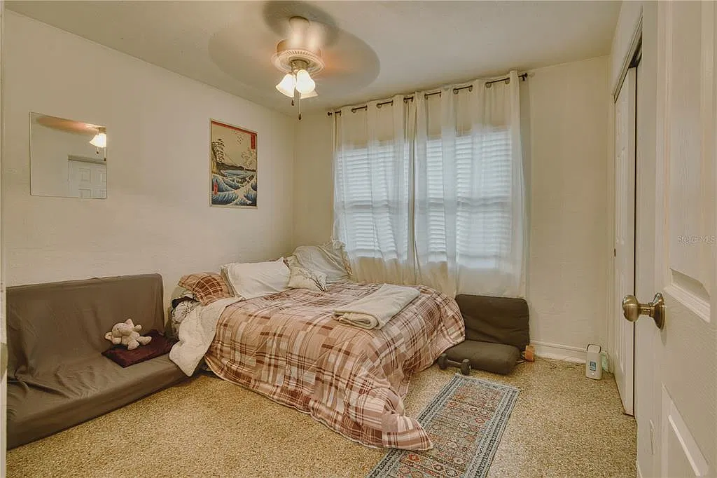 3 bed, 1.5 bath, 1315 sqft, $2,300 — Photo 3