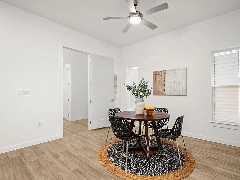 4901 Springdale Rd #101 — Photo 15