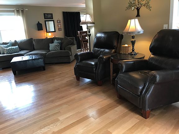 4th image of 1143 Oakwood Dr
