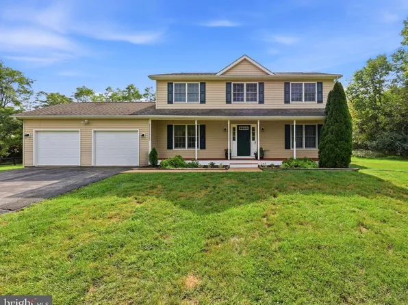 128 Sunflower Dr, Kearneysville, WV 25430