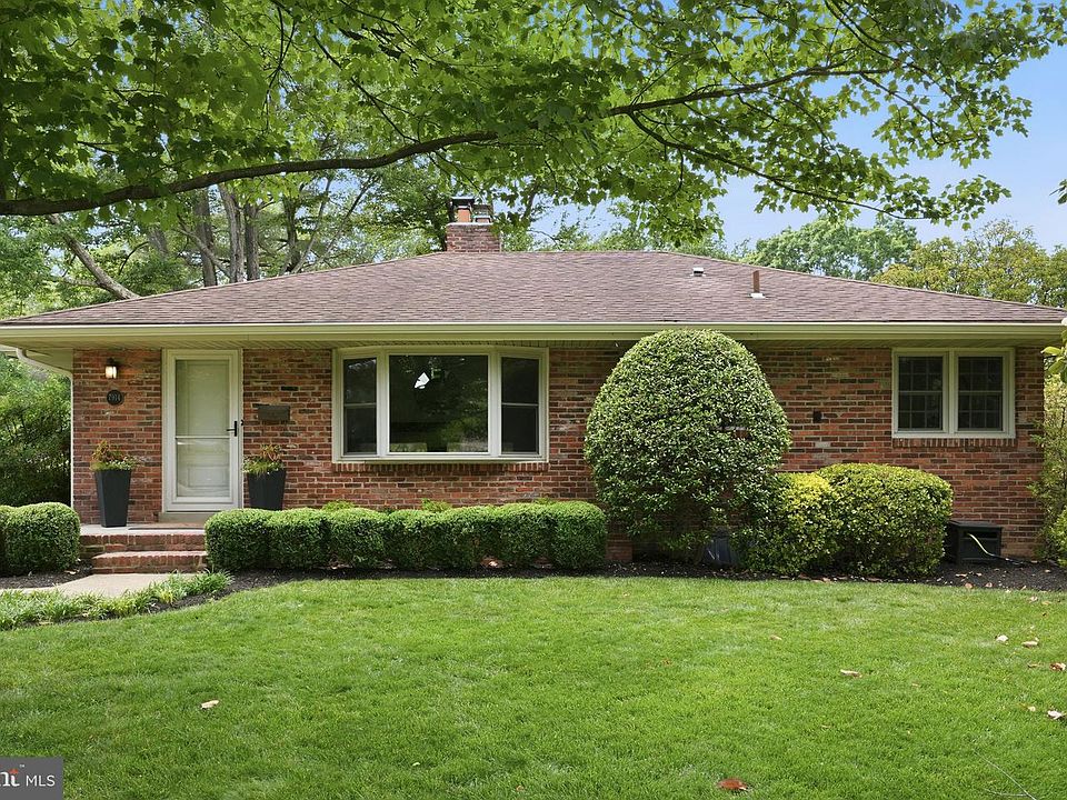 1st image of 7914 Bainbridge Rd