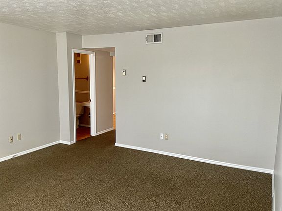 5th image of 110 Five Oaks Dr