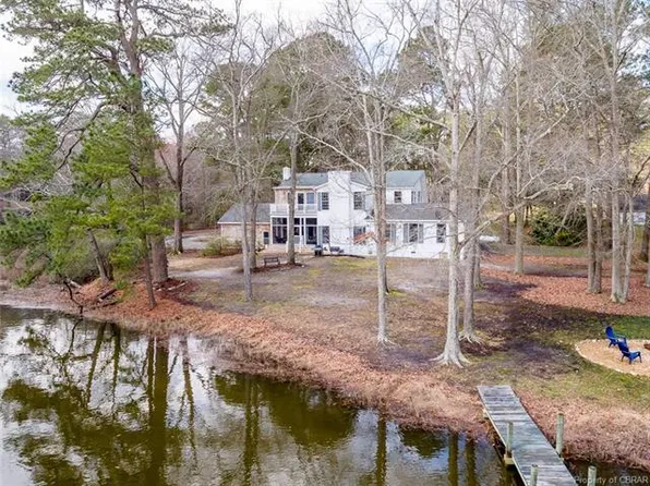 592 Lovers Ln, Mathews, VA 23109