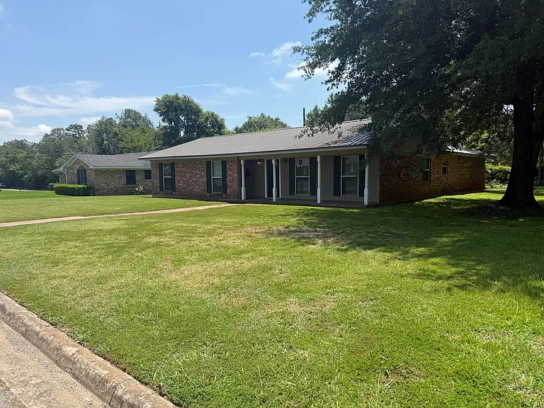 3270 Allen St — Photo 1