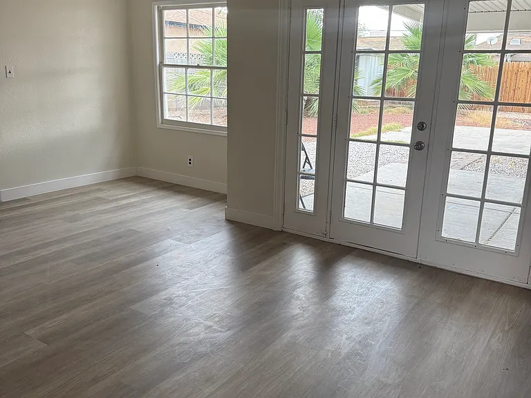 1067 Sweeney Ave — Photo 8