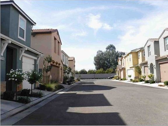 Exterior Neighborhood (street photo)