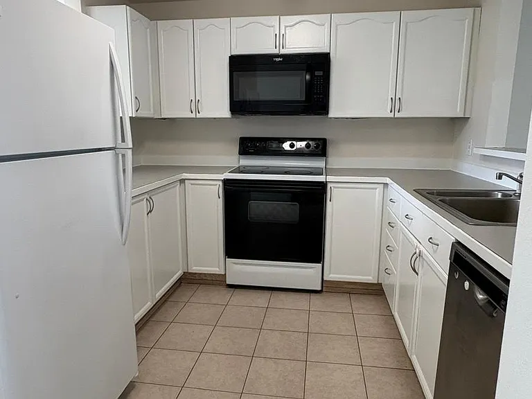 901 Sunset Blvd NE #C310 — Photo 6