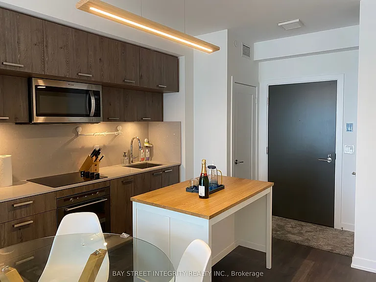 50 McCaul St #1009 — Photo 8