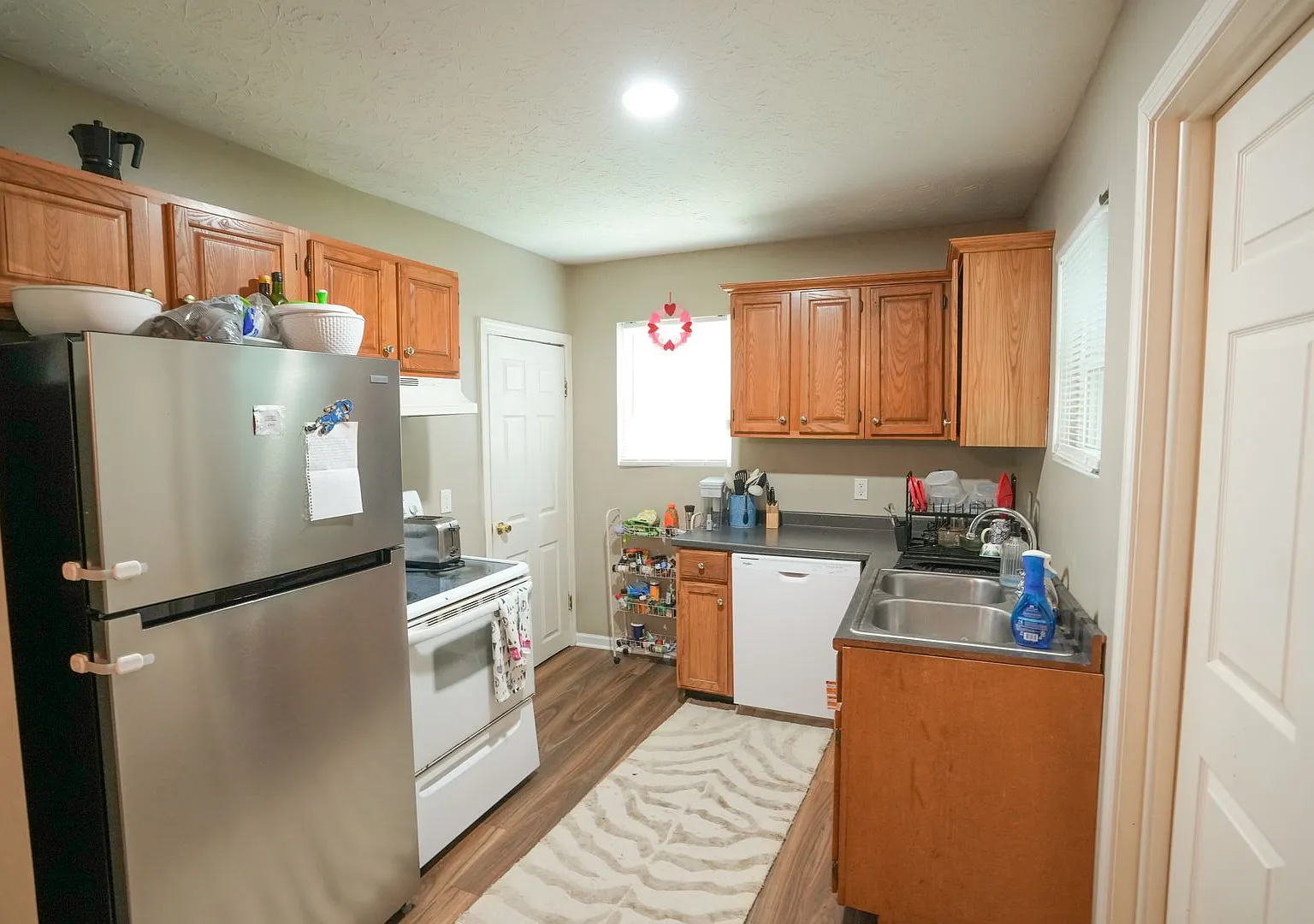 5 Bedroom Available For Pre lease! — Photo 2