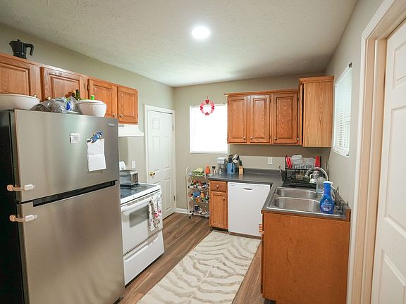 2nd image of 633 Golfview Dr