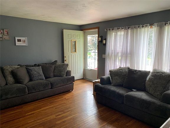 4th image of 196 Woodland Ave