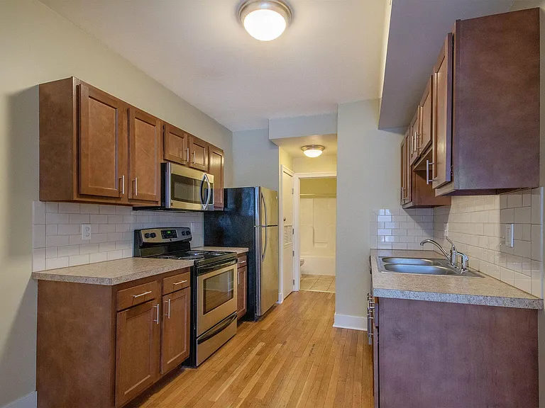 220 Eastern Ave SE #12 — Photo 4