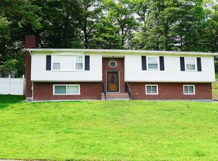 11 Boxwood Close, Hopewell Junction, NY 12533