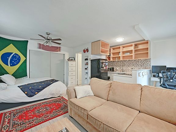5th image of 1103 Kenwood Ave #A