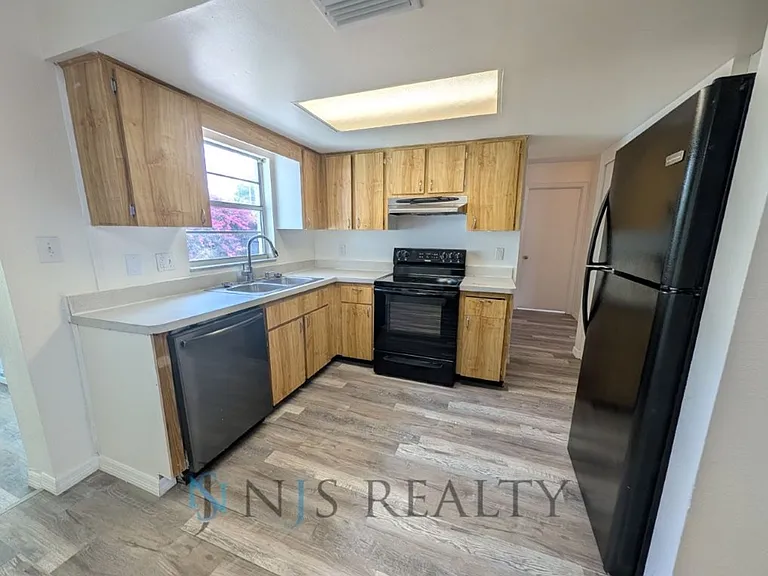8151 Hixton Dr — Photo 5