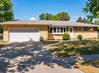 2015 15th St S, Moorhead, MN 56560