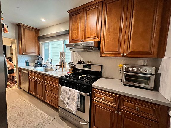 3rd image of 507 E Balboa Blvd #A