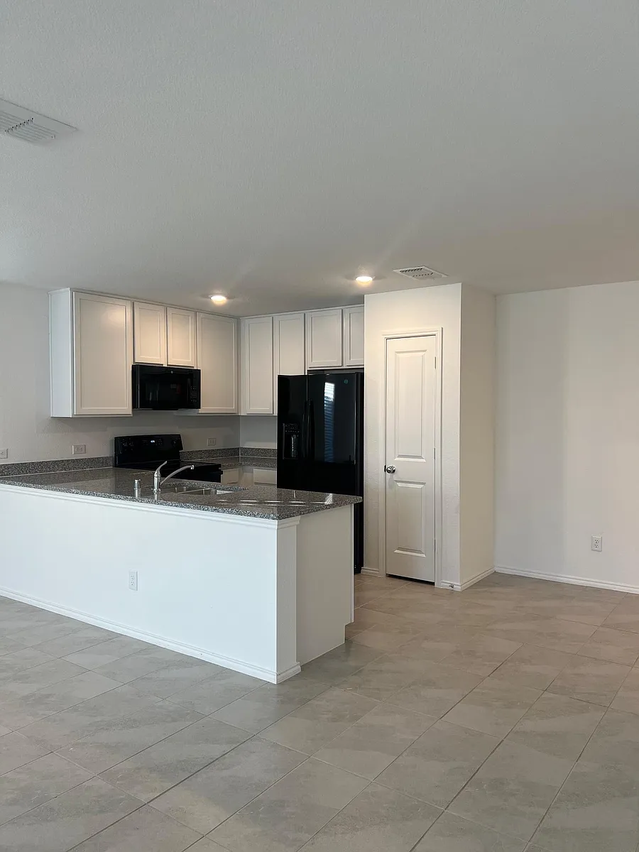 Building Photo - 427 Ashbrook Way