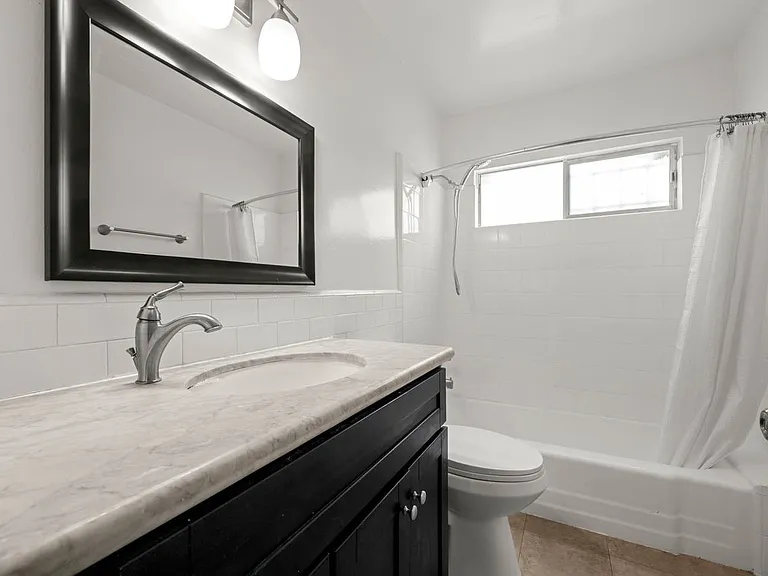 607 N Flores St #2 — Photo 16