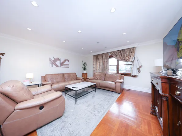 1711 Gerritsen Avenue image 3 of 41