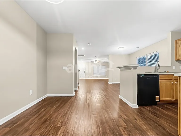 126 Avalon Rd — Photo 4