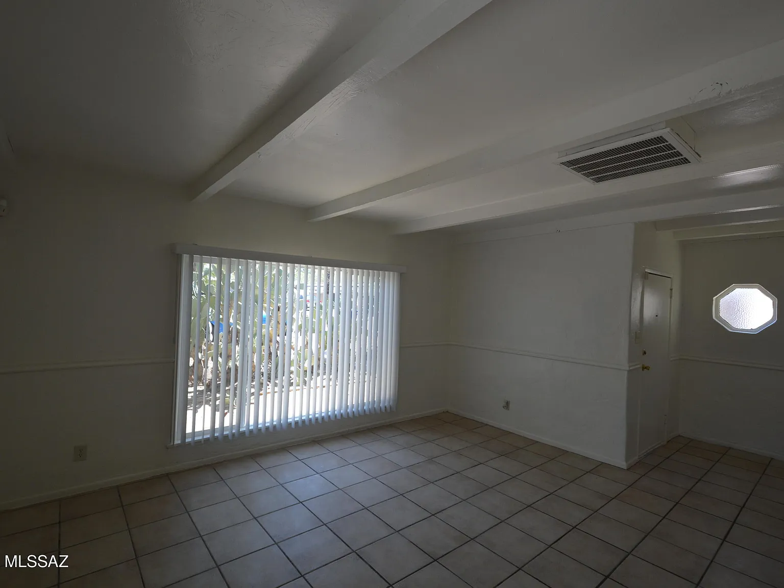 3 bed, 1.0 bath, 1241 sqft, $1,595 — Photo 3