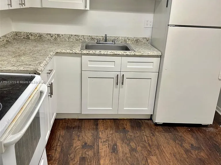 1752 NW 55th Ave #102 — Photo 2